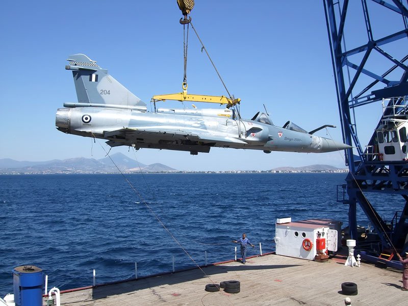 Ξεκίνησε η ανέλκυση του Mirage του Γιώργου Μπαλταδώρου - Media