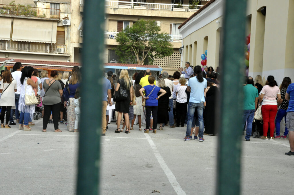 Συνελήφθη επιδειξίας έξω από σχολείο του Πειραιά - Media