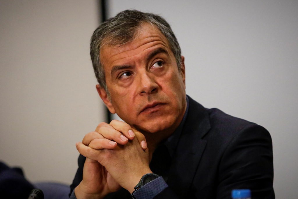Θεοδωράκης: Τρία «καυτά» ερωτήματα για τη συμφωνία Τσίπρα-Ιερώνυμου - Media