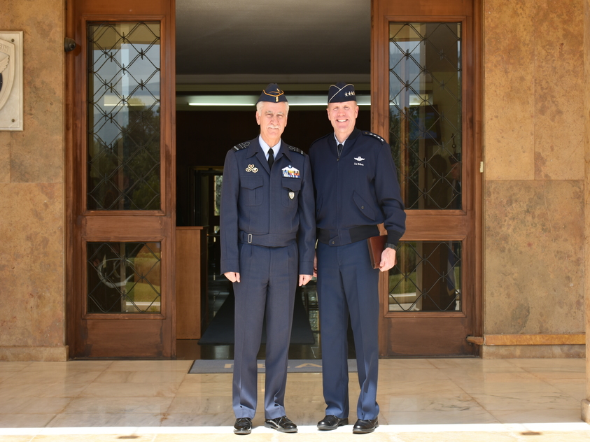 Συνάντηση του αρχηγού της πολεμικής αεροπορίας με τον Αμερικανό διοικητή των συμμαχικών αεροπορικών δυνάμεων του ΝΑΤΟ - Media