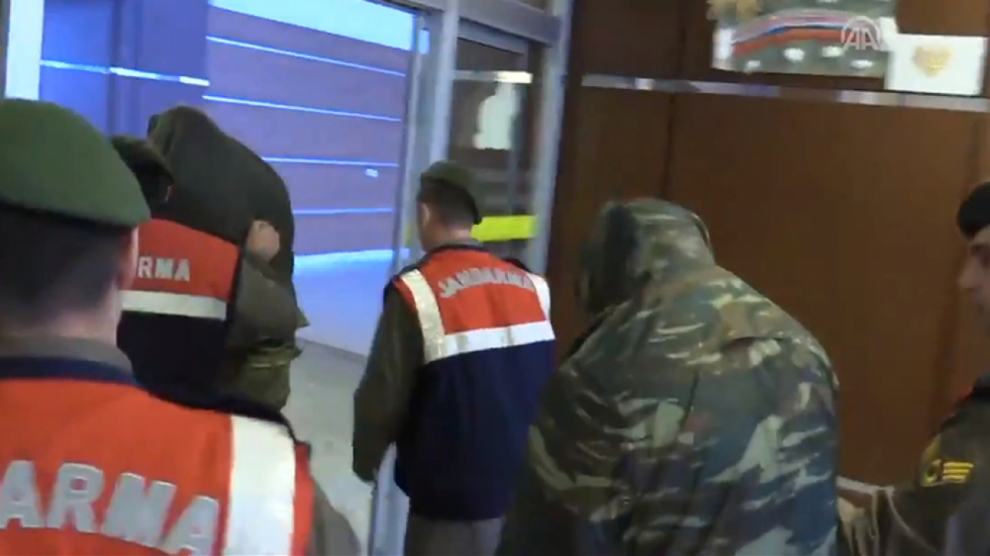 Der Standard: Δεν αποκλείεται να αφεθούν ελεύθεροι ξαφνικά οι δύο Έλληνες στρατιωτικοί - Media