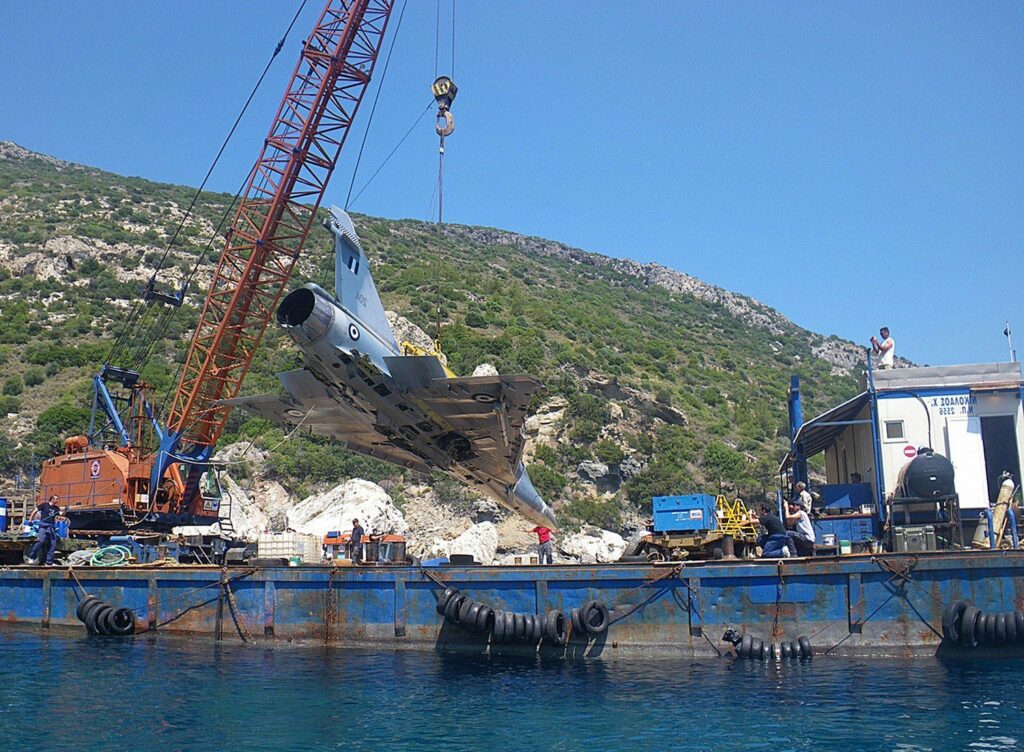 «Πάγωσε» η επιχείρηση ανέλκυσης του Mirage - Άνεμοι 8 μποφόρ και θαλασσοταραχή στο Αιγαίο - Media