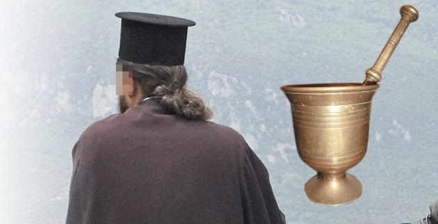 Ιερέας «γιάτρευε» με το αζημίωτο πιστούς με θαυματουργό …γουδοχέρι - Παύθηκε οριστικά - Media