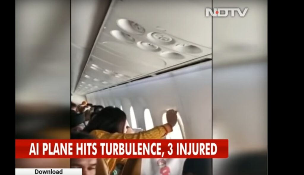 Να μην σας τύχει: «Ξεκόλλησε» το παράθυρο αεροσκάφους λόγω των αναταράξεων - Προσπαθούσαν να το φτιάξουν με το χέρι (Video) - Media