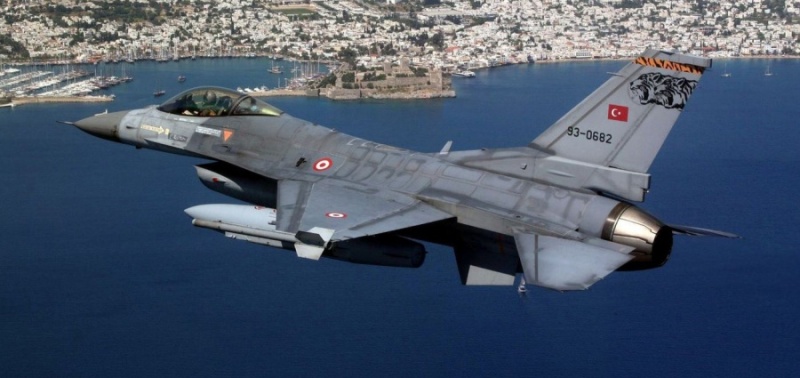 Χαμηλή πτήση τουρκικού F-16 πάνω από το Φαρμακονήσι - Media
