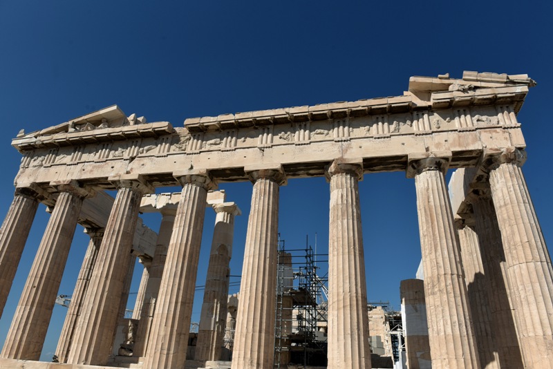 Επίθεση με μαχαίρι εναντίον τουριστών στην Ακρόπολη - Media