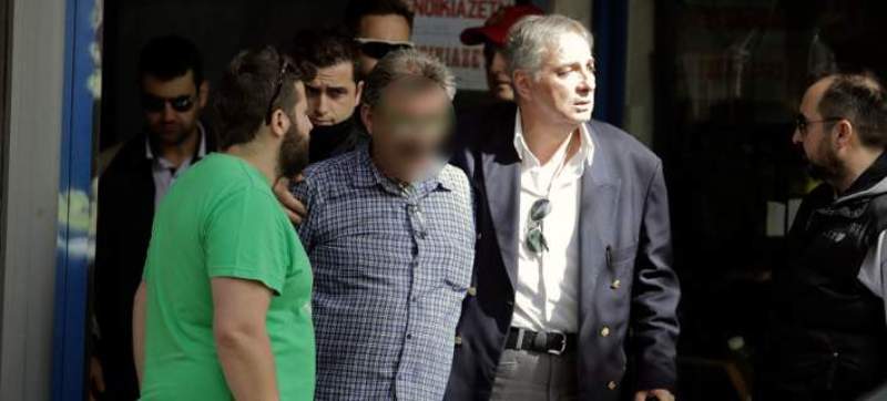 Θεσσαλονίκη: Στο Αυτόφωρο ο 62χρονος που απειλούσε να αυτοπυρποληθεί σε συμβολαιογραφείο - Media