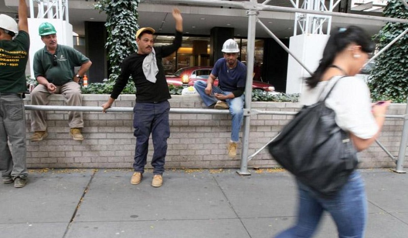 Αποκάλυψη: Οκτώ στις δέκα Γαλλίδες θύματα δημόσιας σεξουαλικής παρενόχλησης - Media