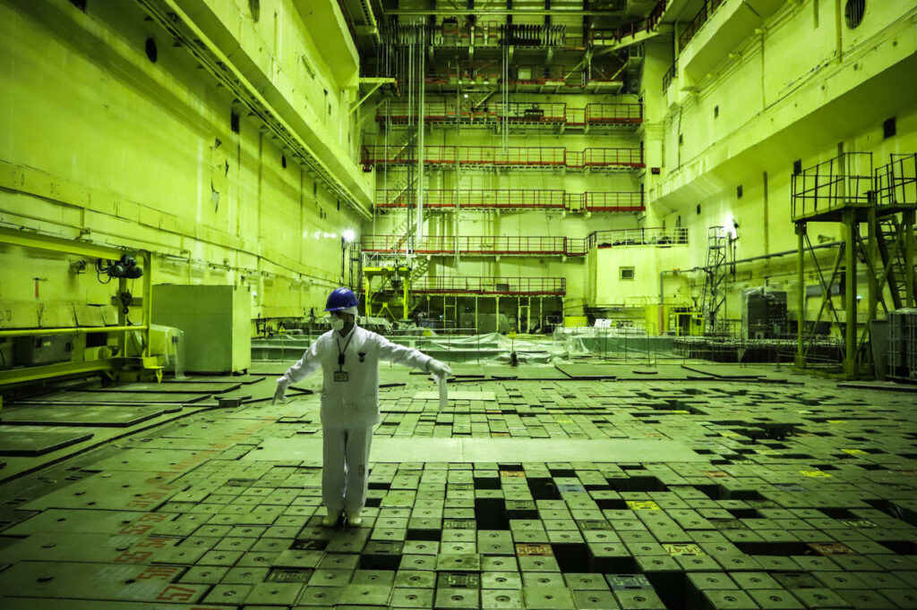Πληρώνουν για να «ρουφήξουν» ραδιενέργεια - Τουρίστες επισκέπτονται τον πυρηνικό σταθμό του Τσέρνομπιλ! - Media