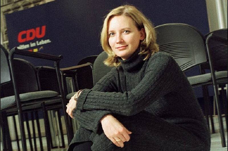 Νέα, δυναμική και... Μερκελική: Αυτή είναι η πανίσχυρη σύμβουλος Ψηφιακής Πολιτικής της Γερμανίδας καγκελαρίου - Media
