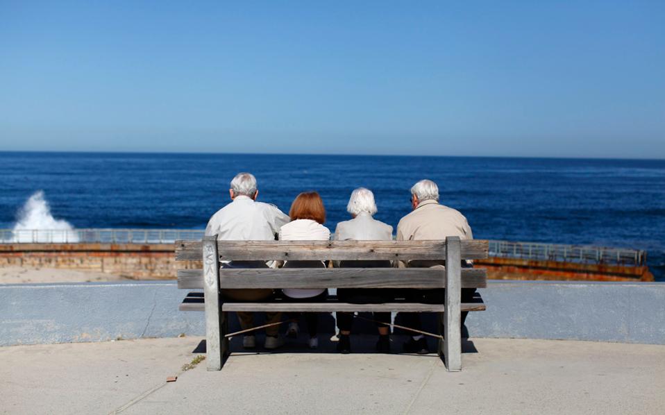 Ο πληθυσμός της Ελλάδας γερνάει ταχύτερα από τις προβλέψεις - Media