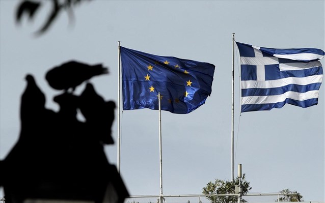 WSJ: Η Ελλάδα σε απόσταση αναπνοής από την απελευθέρωσή της από τα μνημόνια - Media