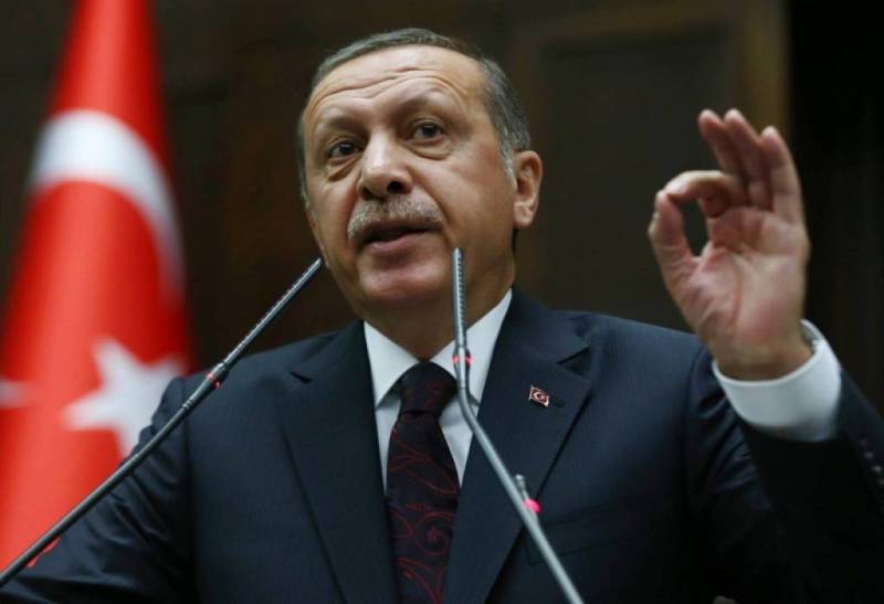 Ερντογάν: Βγάλτε ευρώ και δολάρια από τα... στρώματα και κάντε τα τουρκικές λίρες - Media