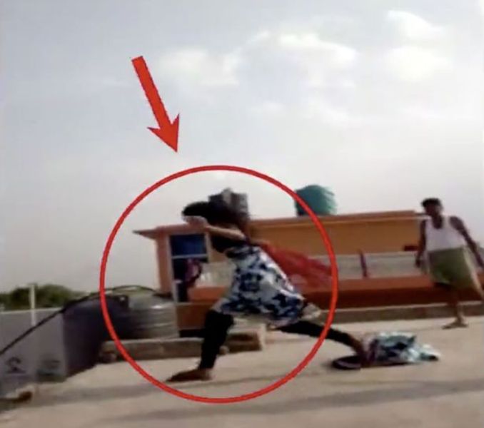 Κοριτσάκι 12 ετών πηδάει από την ταράτσα για να γλυτώσει από τον πατέρα της που την έδερνε βάναυσα (σκληρό video) - Media