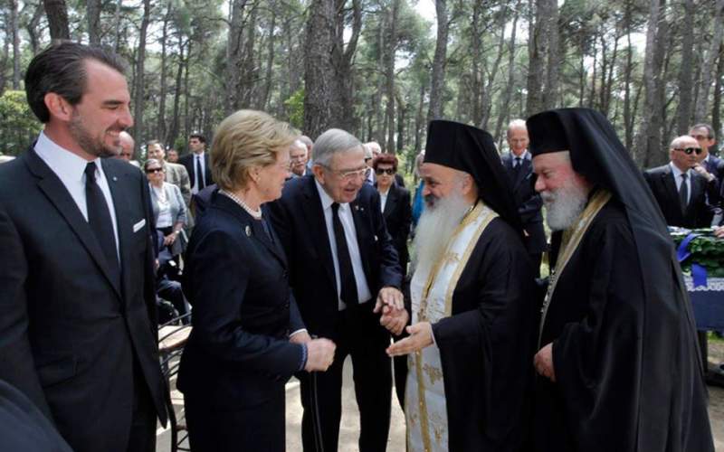 Τρισάγιο στη μνήμη των Παύλου και Φρειδερίκης τέλεσε ο Ιερώνυμος (Photos) - Media
