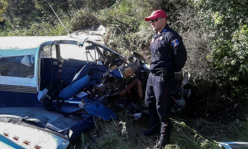 Απόστρατος πιλότος κι επιχειρηματίας οι δυο νεκροί της αεροπορικής τραγωδίας στη Φωκίδα (Photos) - Media