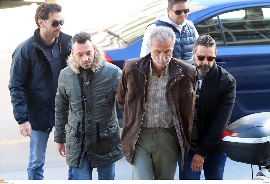 Ωραιόκαστρο: Μέχρι τη Μ. Τετάρτη η απολογία του 58χρονου που κρατούσε ομήρους τα ξαδέλφια του  - Media