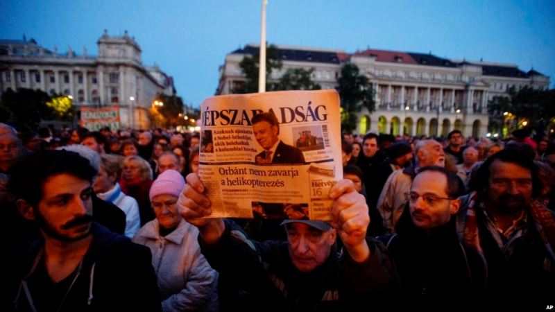Χάος στην Ουγγαρία: Μεγάλες διαδηλώσεις υπέρ της ελευθερίας των ΜΜΕ - Media