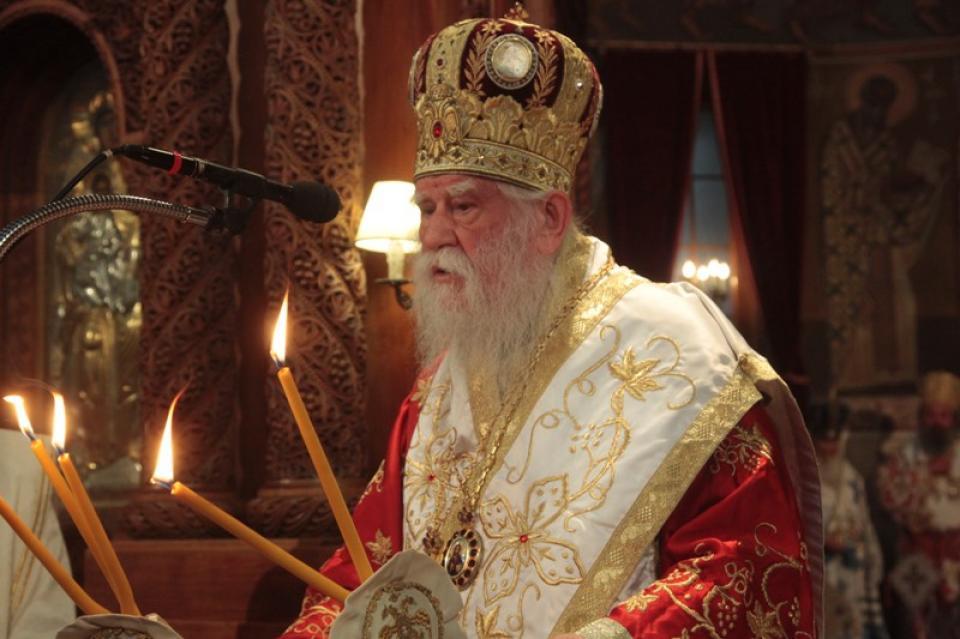 Μητροπολίτης Ηλείας για Ρομά: «Εμείς τους βοηθάμε και αυτοί μας κλέβουν» - Media