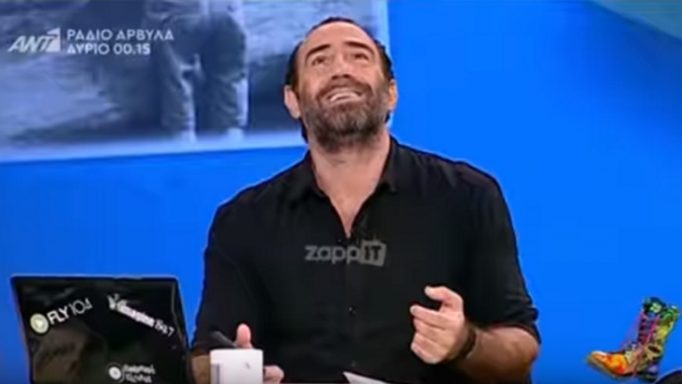 Απρόοπτο στον αέρα του Ράδιο Αρβύλα! Ο Αντώνης Κανάκης μιλούσε και…(Video)  - Media