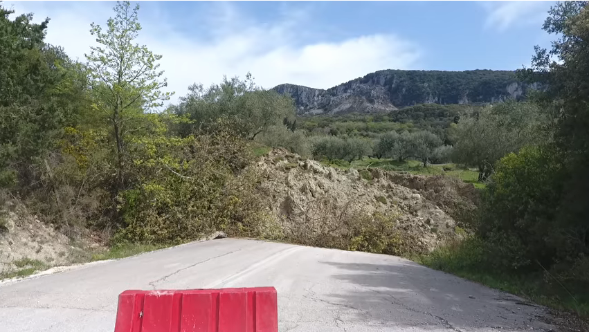 Βυθίζεται για 21η μέρα χωριό στην Πρέβεζα – Η γη «καταπίνει» ελαιώνες και δρόμους (Video) - Media