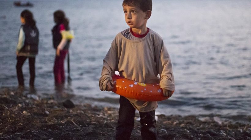 Στην Κυλλήνη φιλοξενούνται 66 μετανάστες ανάμεσα τους 24 παιδιά που εντοπίστηκαν σε ιστιοφόρο στη θαλάσσια περιοχή της Γλύφας - Media