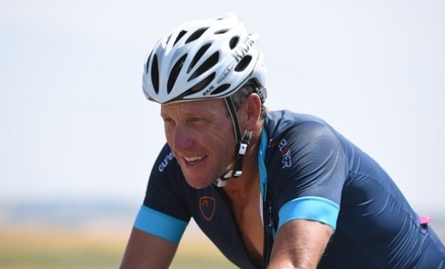 Λανς Άρμστρονγκ: Βραβεύεται για την προσφορά του ενάντια στον καρκίνο - Media