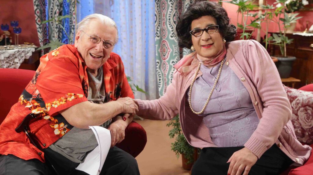 Ο Κώστας Βουτσάς εμφανίζεται στους «Δέκα Μικρούς Μήτσους» - Media