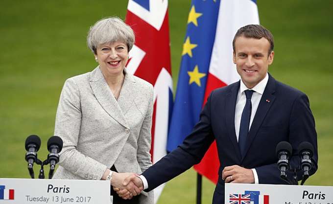 Έκκληση Μακρόν- Μέι στη διεθνή κοινότητα να ενισχύσει την απαγόρευση των χημικών όπλων - Media