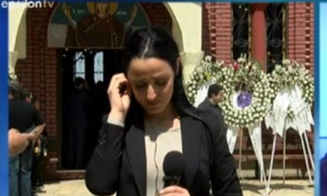 Δημοσιογράφος του epsilontv «λύγισε» στον αέρα μεταδίδοντας το «τελευταίο αντίο» στον Γιώργο Μπαλταδώρο - Media