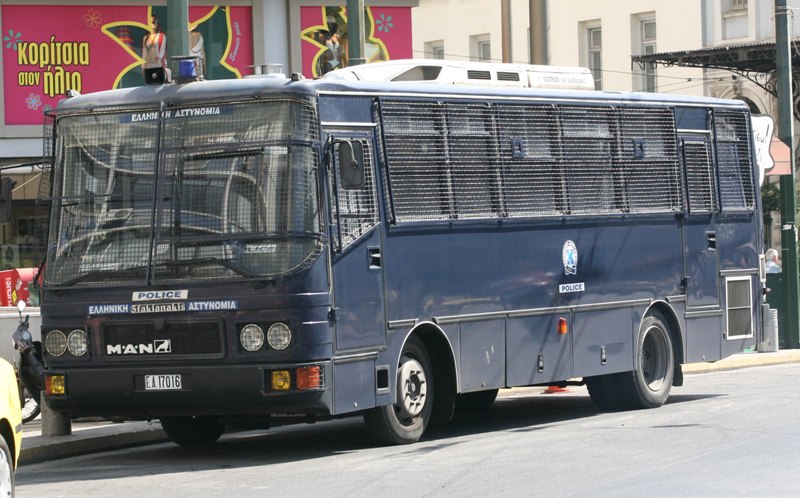 Θεσσαλονίκη: Λεωφορείο που μετέφερε αστυνομικούς έμεινε στην εθνική - Media