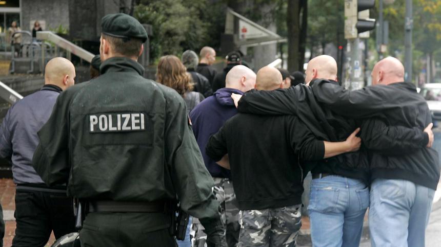 Spiegel: Δεκάδες νεοναζί στην αστυνομία και τον στρατό - Media