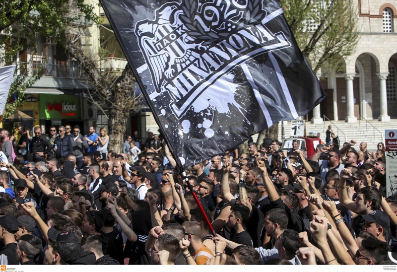 Βουλευτής τραγουδά: «Να καεί, να καεί, η πουτ@@@ η Βουλή» (Video) - Media