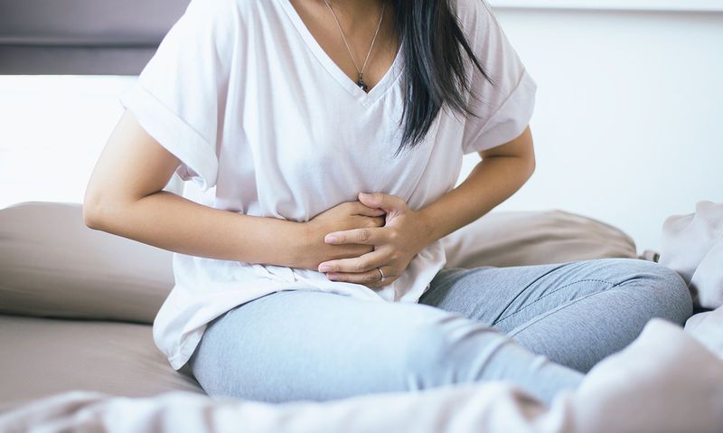 Πόνος στην κοιλιά: Τα 8 σημάδια που δείχνουν ότι είναι σοβαρός - Media