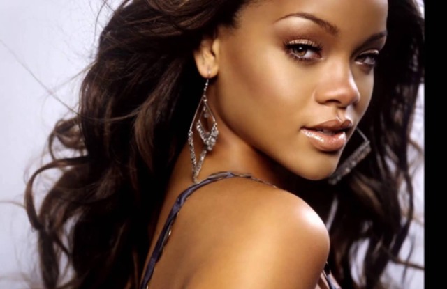 Rihanna: Λανσάρει τα εσώρουχά της με μια πόζα… κόλαση! (Photo) - Media