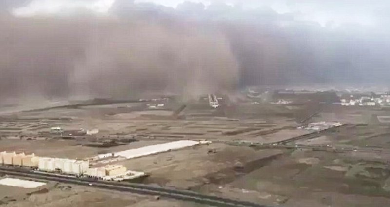 Απίστευτο: Αμμοθύελλα «καταπίνει» αεροπλάνο την ώρα της προσγείωσης (Video) - Media