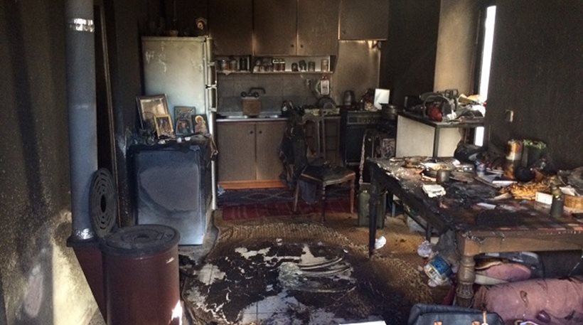 Φρικτός θάνατος: Ηλικιωμένη εισέπνευσε καπνό μέσα στο φλεγόμενο σπίτι της - Media