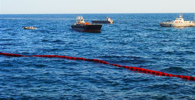 Βυθίστηκε μαούνα στη Σαλαμίνα - Ήταν ελλιμενισμένη από το 2014  - Media