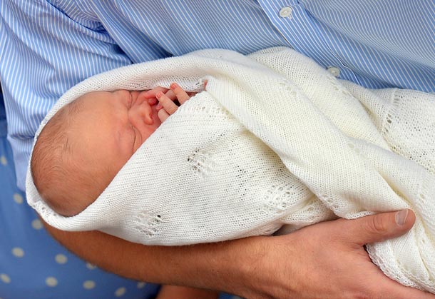 Γεννητούρια μέσα σε ΙΧ καθ΄οδόν προς το μαιευτήριο - Υγιής η «βιαστική» μικρούλα - Media