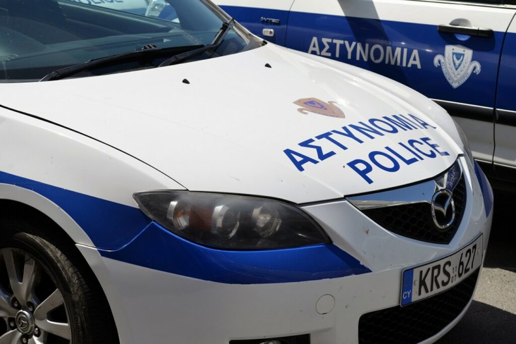 Σε διαθεσιμότητα αστυνομικός που φέρεται να «ξάφριζε» νεκρούς τροχαίων  - Media