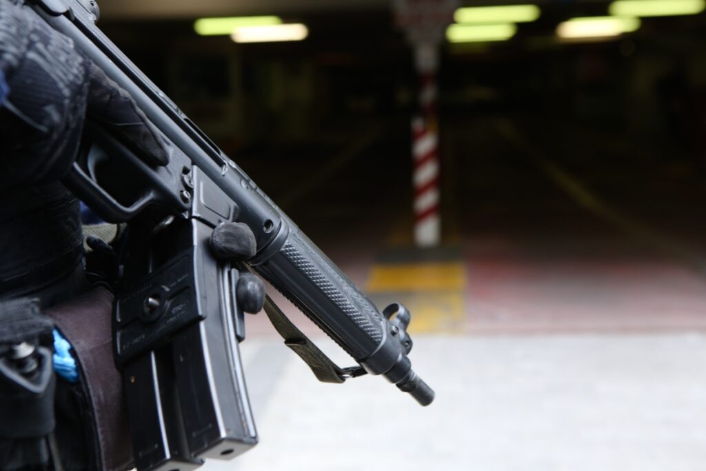 Γάζωσαν δημοσιογράφο στην είσοδο του σπιτιού του - Ηταν παντρεμένος με 2 παιδιά (Photo) - Media