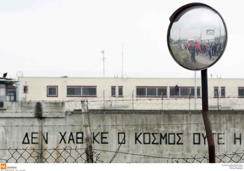 Η ΟΣΥΕ καταγγέλλει: Κρατούμενος ξυλοκόπησε υπαρχιφύλακα και φύλακα στις φυλακές Διαβατών – Απείλησαν φύλακα με μαχαίρι - Media