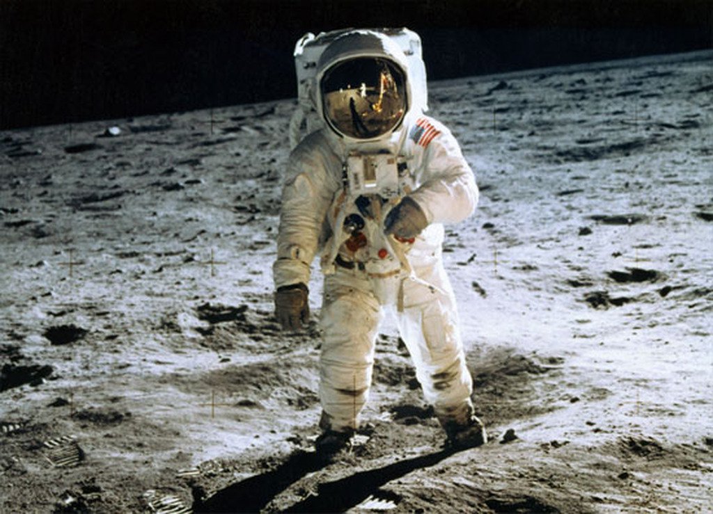 Πέθανε ο Άλαν Μπιν, ο τέταρτος άνθρωπος που πάτησε στο φεγγάρι - Media