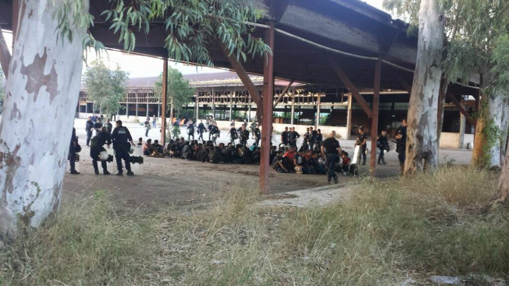 Πάτρα: Ολοκληρώθηκε η επιχείρηση απομάκρυνσης μεταναστών από την αστυνομία (Video)  - Media