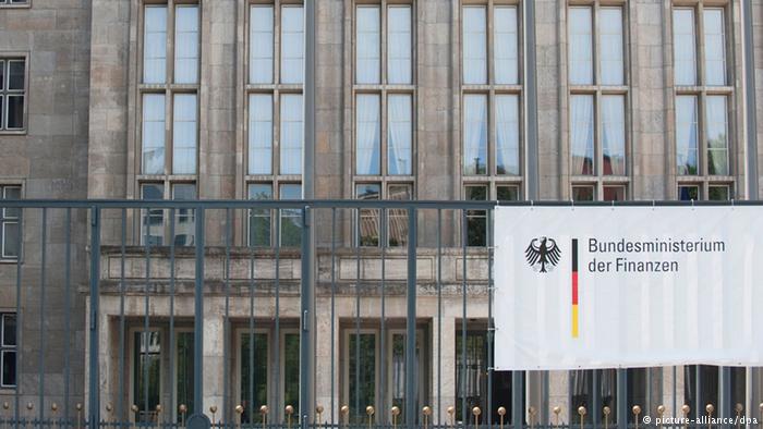 Γερμανικός Τύπος για την «εκλογική απάτη» Σολτς και τη σύναξη ακροδεξιών στη Γαλλία με ελληνική παρουσία - Media