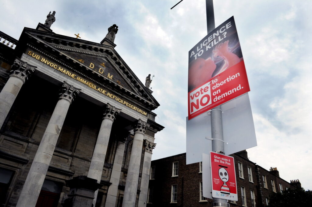 Ιρλανδία: Άνοιξαν οι κάλπες του ιστορικού δημοψηφίσματος για τις αμβλώσεις - Media