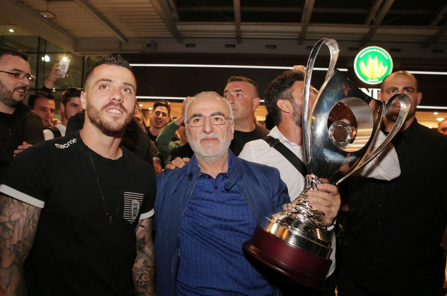 Περιπέτεια στον αέρα για επιβάτες και πλήρωμα -  Έσπασε παράθυρο στο κόκπιτ και «ρούφηξε» τον συγκυβερνήτη  (Photos) - Media