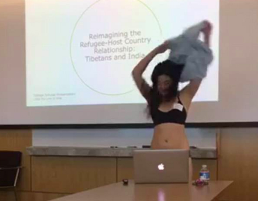 Τελειόφοιτη σε αμερικανικό πανεπιστήμιο κάνει στριπτίζ αντιδρώντας σε  παρατήρηση καθηγήτριας (Video) - Media