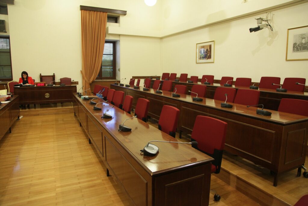 Υπερψηφίστηκε από ΣΥΡΙΖΑ-Ποτάμι στην Επιτροπή το νομοσχέδιο για την αναδοχή - Διαφοροποίηση-έκπληξη στους ΑΝΕΛ - Media