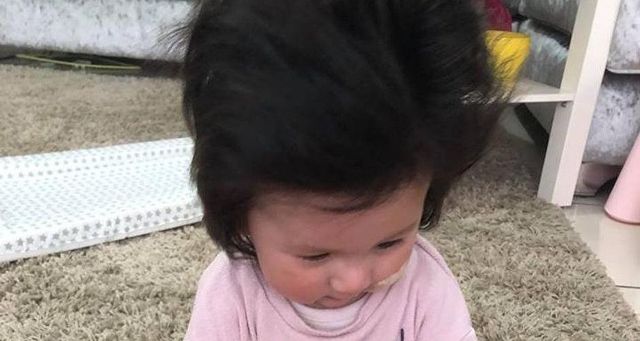 Μωρό 5 μηνών ποζάρει με μαλλιά αλα... Έλβις Πρίσλεϊ και γίνεται viral! (Photos) - Media